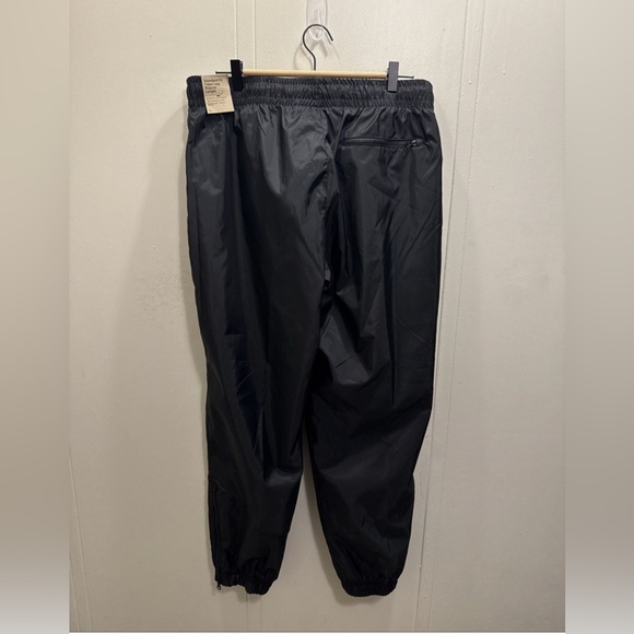 Nike standard fit taper leg regular length Windrunner pants - Picture 4 of 7